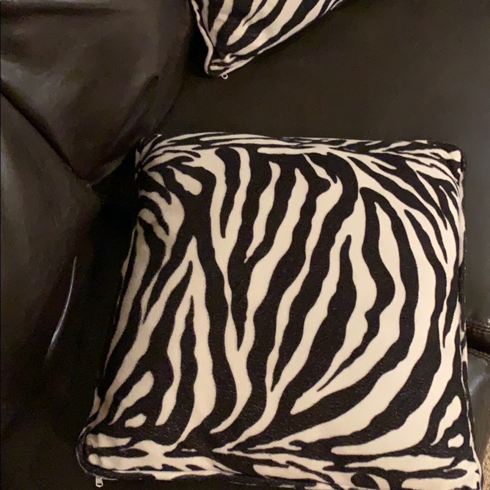 Zebra pillows - Picture 3 of 5